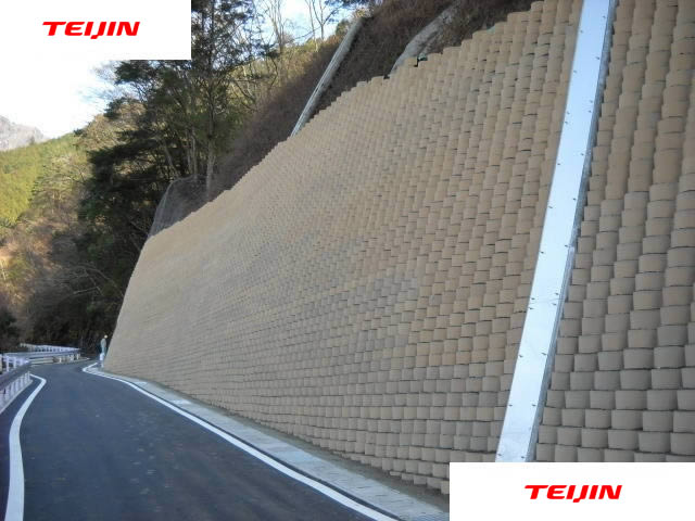 高知県いの町・町道脇の山線道路改良工事
