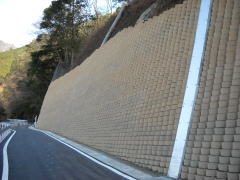 高知県いの町・町道脇の山線道路改良工事