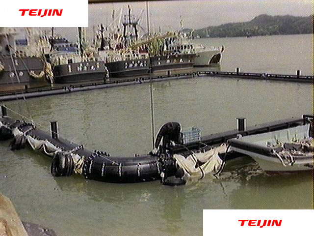 グラブ船による浚渫