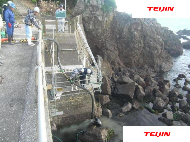 港湾構造物隙間充填間詰袋体