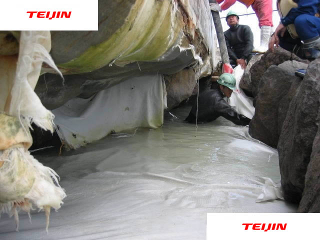 砂止堤災害復旧工事 堤下洗堀部間詰め袋体