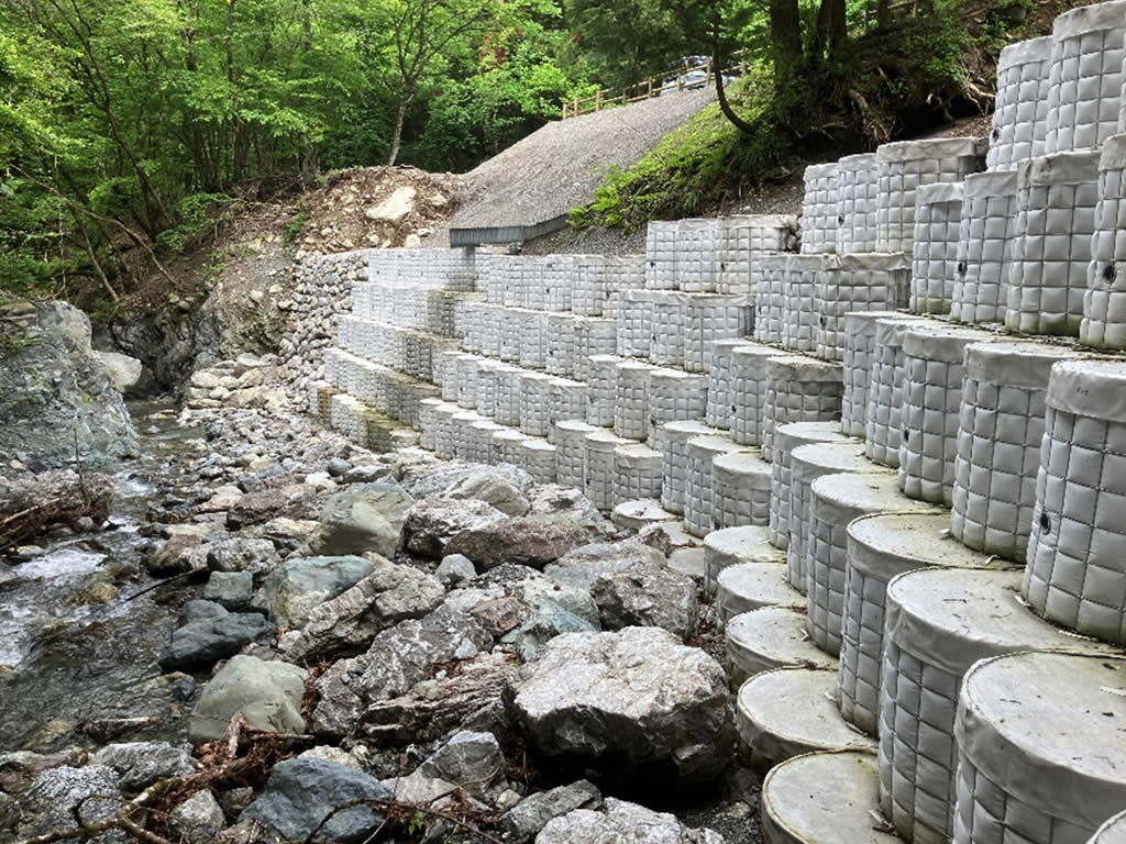 急流河川護岸工