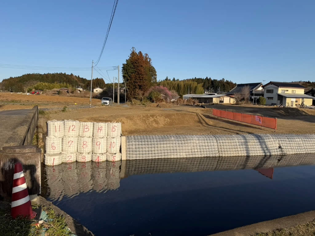 条件護岸工とファブリフォーム®護岸工